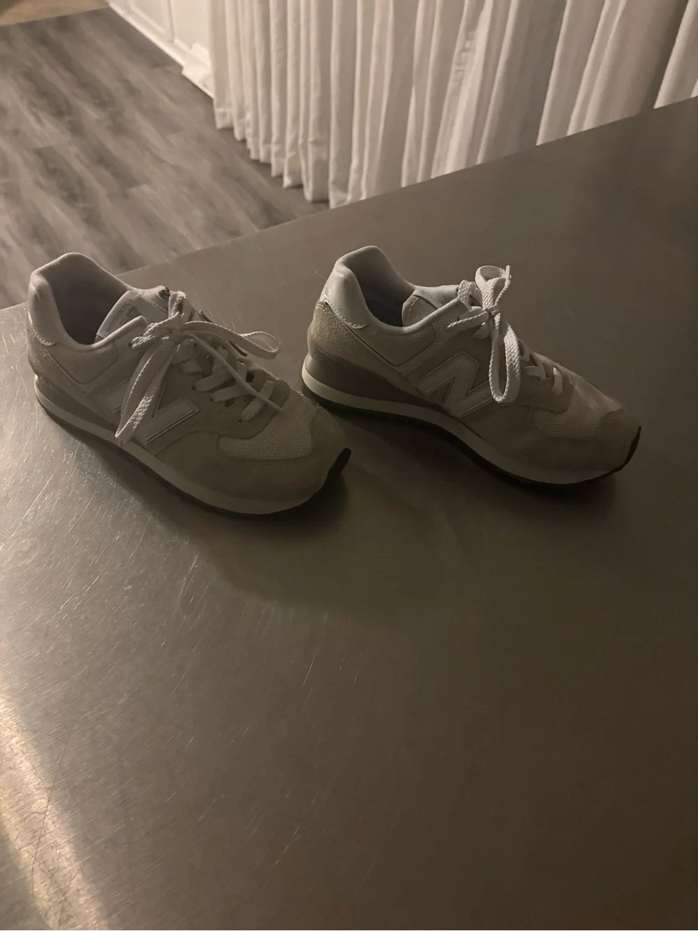 New Balance sneakers women’s (size 6) good condition.
